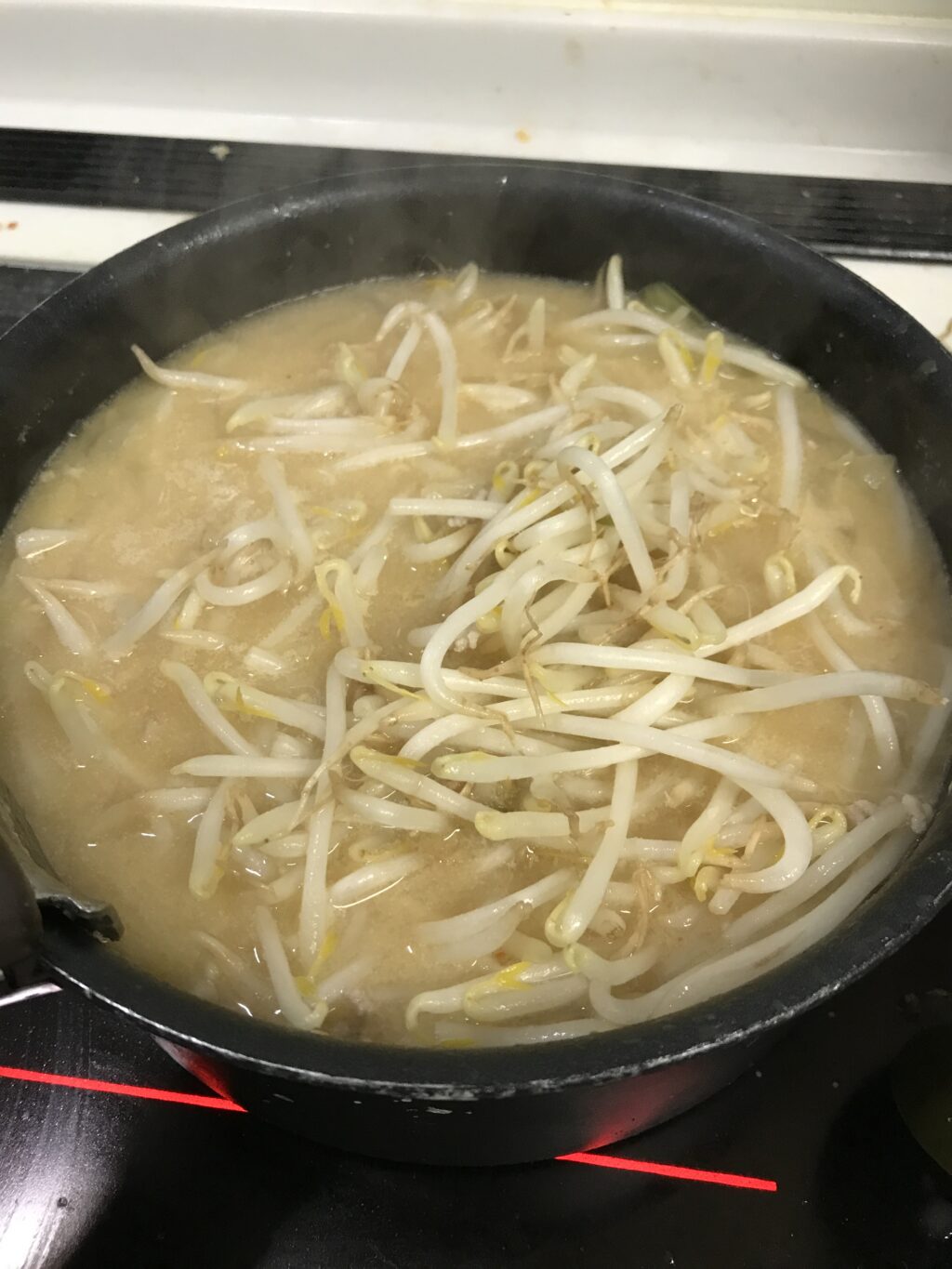 食堂ニューミサ味噌ラーメンもやし入れた